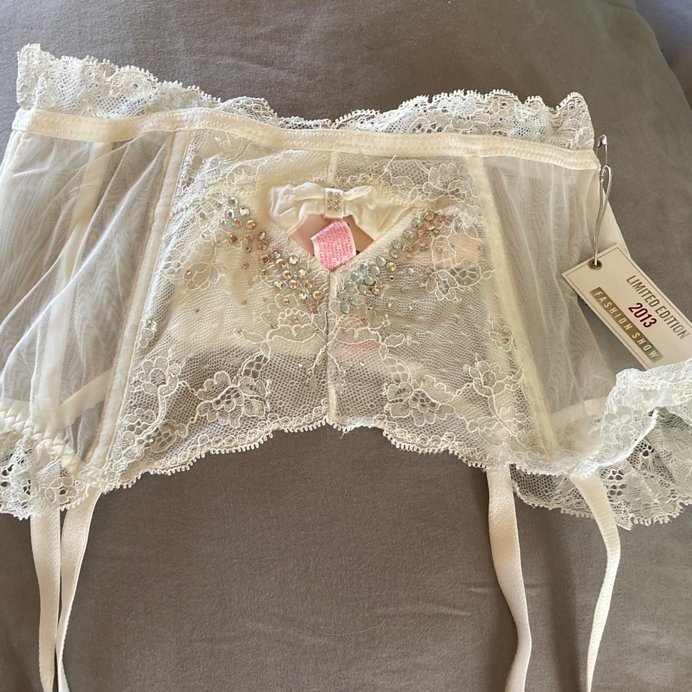 Victoria's Secret White Lace Bustier